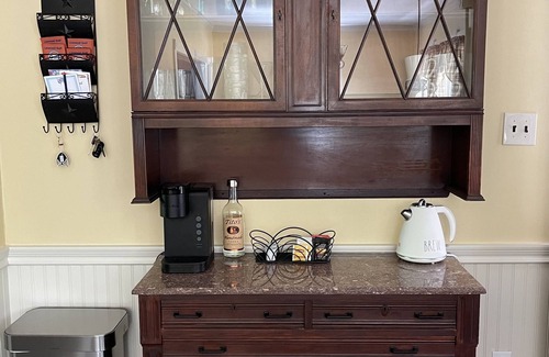 Egg Harbor Township Maison | Quiet secluded home~ minutes from Ocean City boardwalk and beaches