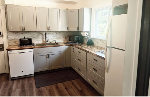 Cleveland Maison | Quiet second floor townhouse