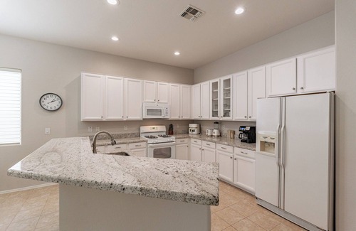 Sonoran Foothills Maison | Quiet Sonoran Foothills: Pet-Friendly, Basketball, Pickleball, Pool & Sleeps 8