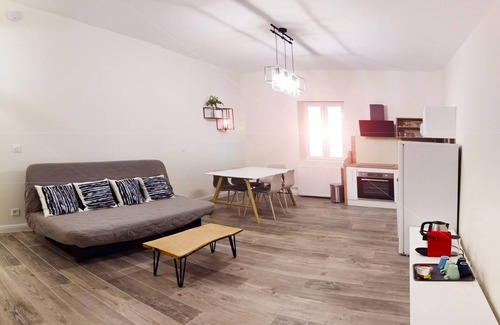 Peronnas Appartement | Appartement au calme, spacieux et confortable (6 couchages).