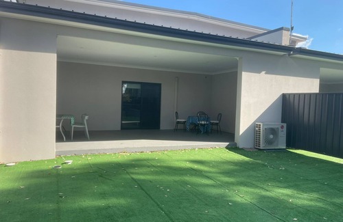 Mount Druitt Maison | Quiet Spacious Family House Mt Druitt - 11 bedrooms