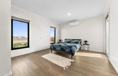 Mambourin Maison | Quiet & Spacious Holiday Home in Werribee