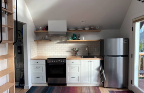 Lettered Streets Appartement | Quiet, spacious, light filled, and close to everything