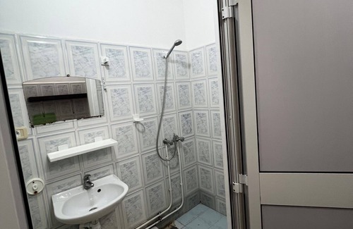 Sakiet Eddaier Appartement | Quiet, spacious seaside studio