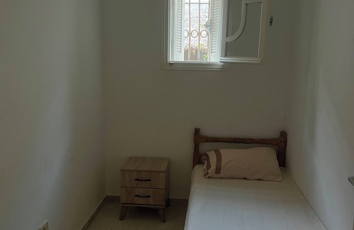 Sakiet Eddaier Appartement | Quiet, spacious seaside studio
