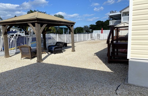 Twin Lakes Maison | Quiet & Stress Free canal home with private dock