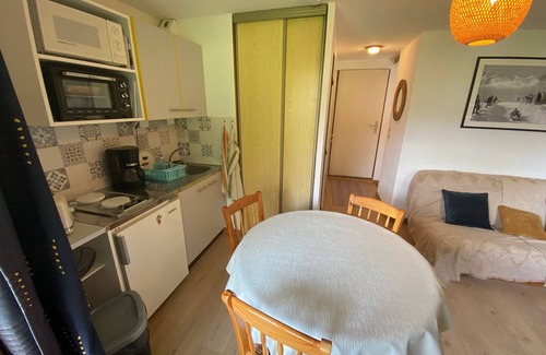Abondance Appartement | Studio au calme avec balcon, parking couvert et kitchenette équipée!