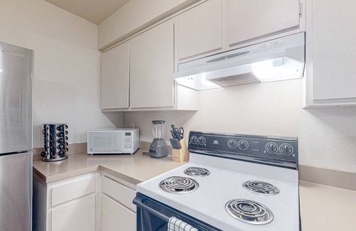Mission Valley Appartement | Quiet studio with shaded patio, pool, hot tub & perfect central location