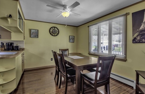 Depew Appartement | Quiet suburban home 10 minutes from airport/25 min from Niagara Falls
