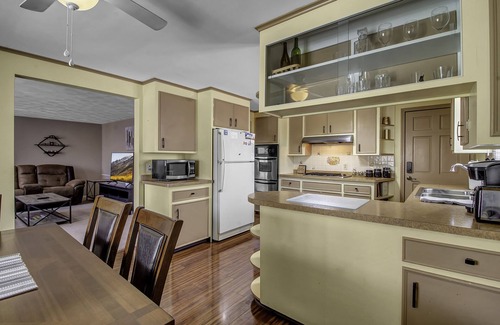 Depew Appartement | Quiet suburban home 10 minutes from airport/25 min from Niagara Falls