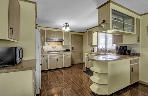 Depew Appartement | Quiet suburban home 10 minutes from airport/25 min from Niagara Falls