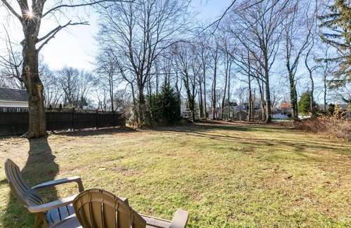 Fairfield Maison | Quiet suburban home close to Fairfield beaches and universities