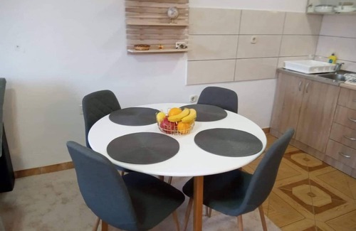 Cove Parja Cabine | Quiet suburban studio with Organic garden acess and breakfast options