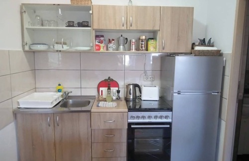 Cove Parja Cabine | Quiet suburban studio with Organic garden acess and breakfast options