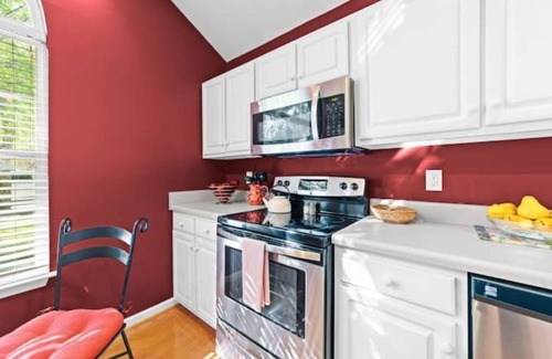 Greensboro Maison | Quiet Townhouse near the airport and beltline