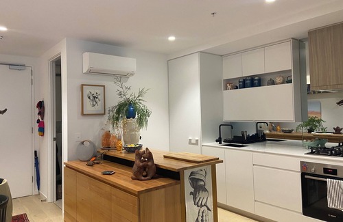 Coburg Appartement | Quiet Urban Oasis. Central to both City and Parkland. Easy Ground floor access