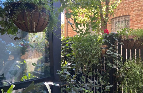 Coburg Appartement | Quiet Urban Oasis. Central to both City and Parkland. Easy Ground floor access