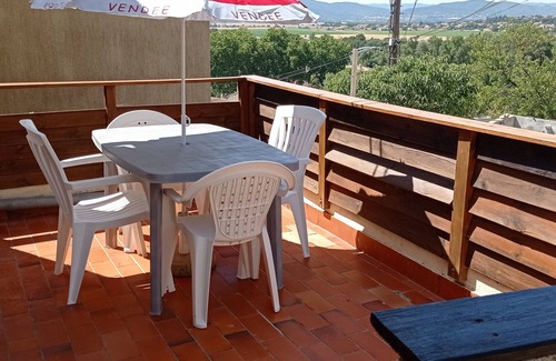 Vinon-sur-Verdon Maison | Maison de village au calme avec grande terrasse proche commerces et activités