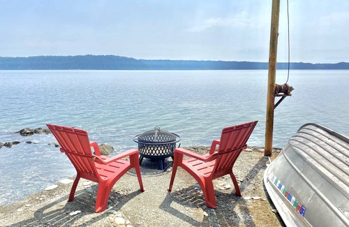 West Hills Cottage | Quiet Waterfront Oasis with private beach