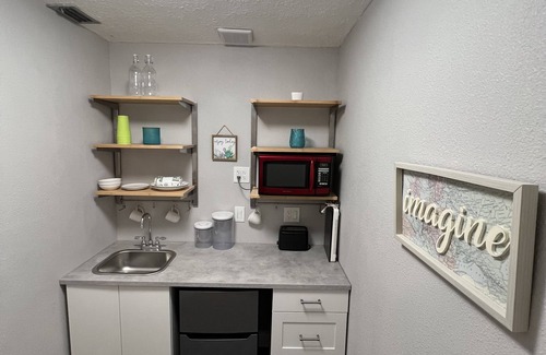 Bradenton Appartement | Quiet Waterview Oasis - 10 minutes to Anna Maria Island