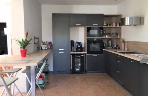Salinelles Maison | Quiet winegrower's house with swimming pool near village