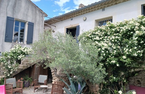 Salinelles Maison | Quiet winegrower's house with swimming pool near village