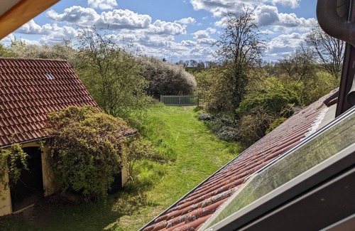 Herzfelde Appartement | Quietly located holiday home with a natural garden, 500m from the lake and the forest