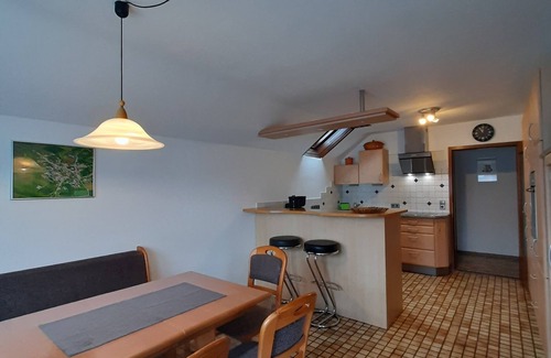 Blumberg Appartement | Quietly located, spacious top floor apartment in two-family house.
