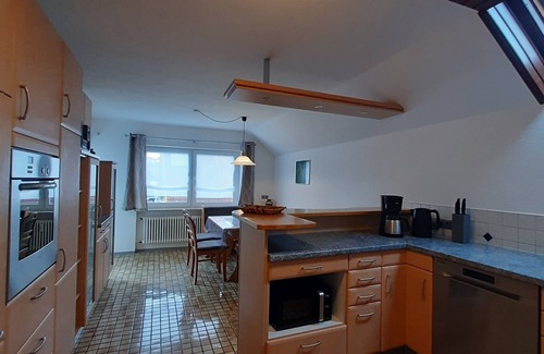 Blumberg Appartement | Quietly located, spacious top floor apartment in two-family house.