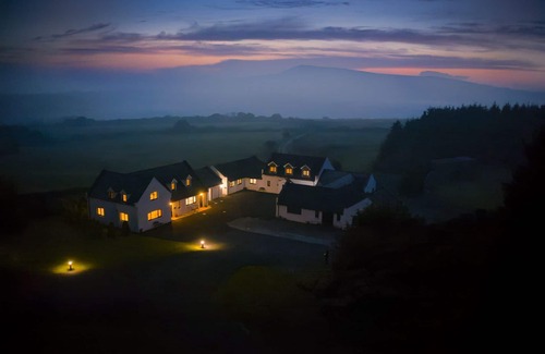 Santon Cottage | Quilliam's Lodge - a holiday cottage that sleeps 7 guests in 4 bedrooms