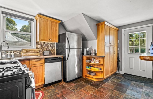 Quincy Appartement | Quincy Beach Home Next to Boston & T, Free Parking