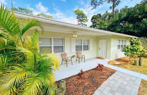 Hawks Park Maison | Quinn`s Riverside Retreat