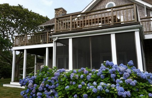 Chilmark Maison | Quintessential Chilmark Retreat Avec Vues de l'eau dans la vigne de Martha