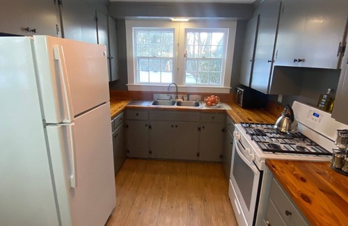 Marble Dale Maison | Quintessential Connecticut Living 5BRD/3 bath Home with Game Room and Fire Pit