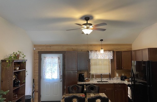 Conyers Cabine | Quintessential escape to a log cabin!