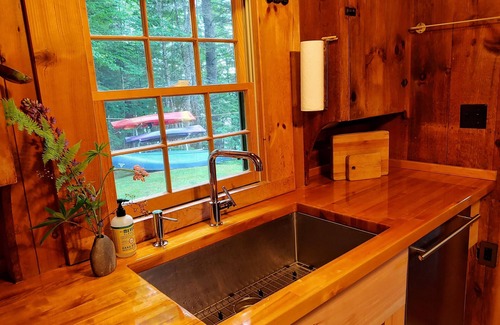 Jefferson Maison | Quintessential Maine Lake Cottage, Quanhawasset, un original de John Calvin Steven