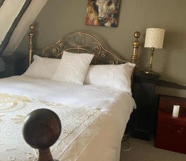 Huntingdon Maison | Quirky 18th Century Thatched Cottage