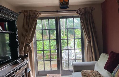 Huntingdon Maison | Quirky 18th Century Thatched Cottage