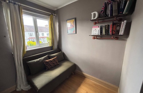 East Ham South Maison | Quirky 3 bed house in East London-garden with palm trees,1.5 bathrooms