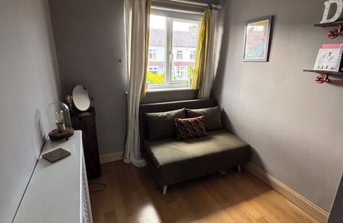 East Ham South Maison | Quirky 3 bed house in East London-garden with palm trees,1.5 bathrooms