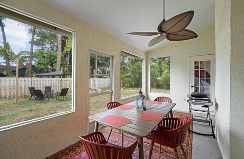 Cocoa Maison | Quirky house central to stadium/theme parks/KSC/beach/port - 5 star home