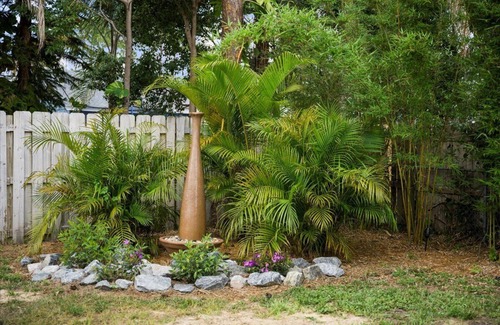 Cocoa Maison | Quirky house central to stadium/theme parks/KSC/beach/port - 5 star home