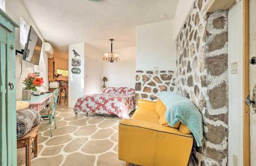 Santa Cruz Appartement | Quirky Santa Cruz Studio with Shared Courtyard!