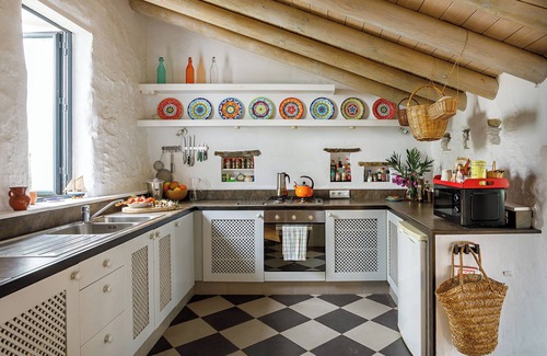 Sanlucar de Guadiana Maison | Quirky spacious village house with plunge pool and outdoor cinema