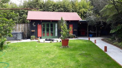 Maketu Cabine | Quirky Woods - Glamping Cabins at Maketu