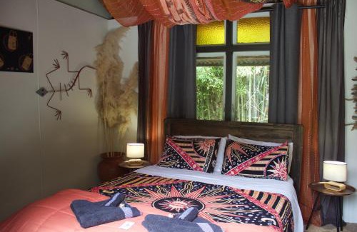 Maketu Cabine | Quirky Woods - Glamping Cabins at Maketu