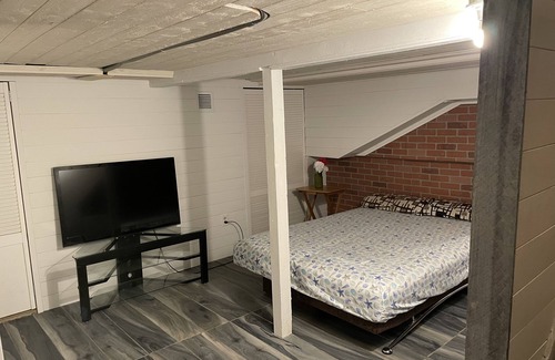 West Long Branch Maison | Quite basement in a family home w/a private bathroom!