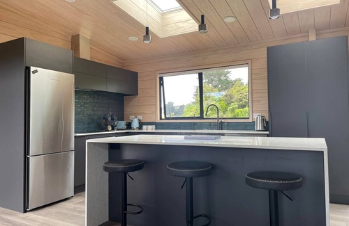 Tararua Forest Park Maison | Quite Private close to cafes beach river