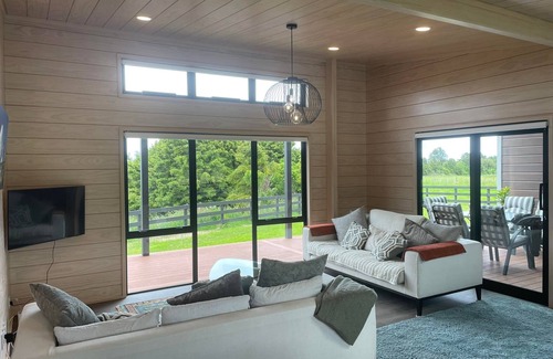 Tararua Forest Park Maison | Quite Private close to cafes beach river