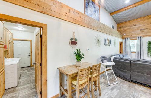 Quitman Maison | Quitman Lakefront Cabin with Screened Porch and Grill!